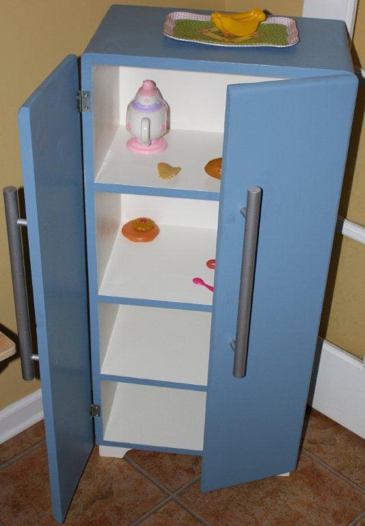 kids play fridge